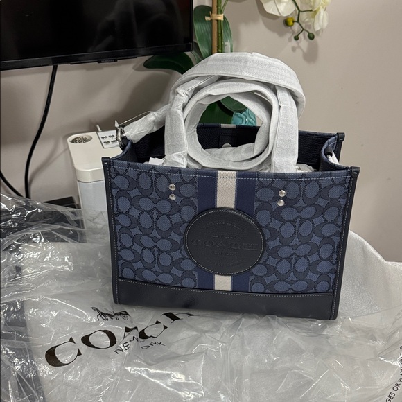 Dempsey Carryall In Signature Jacquard With Stripe And Coach Patch - Picture 6 of 7